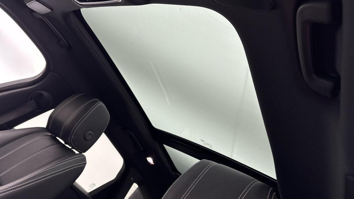 Land Rover Range Rover Velar Image 6