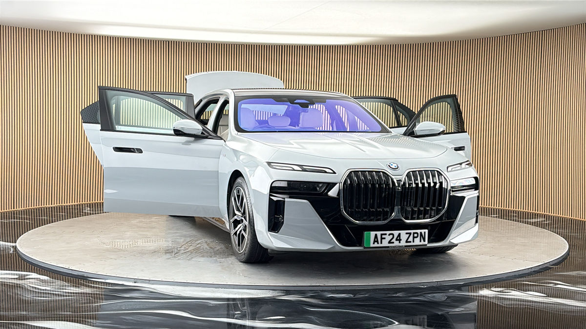 More views of BMW i7