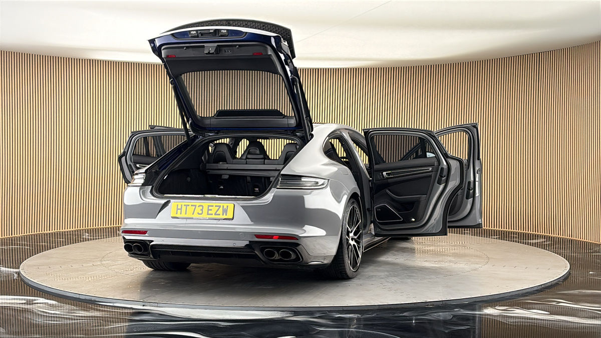 More views of Porsche Panamera