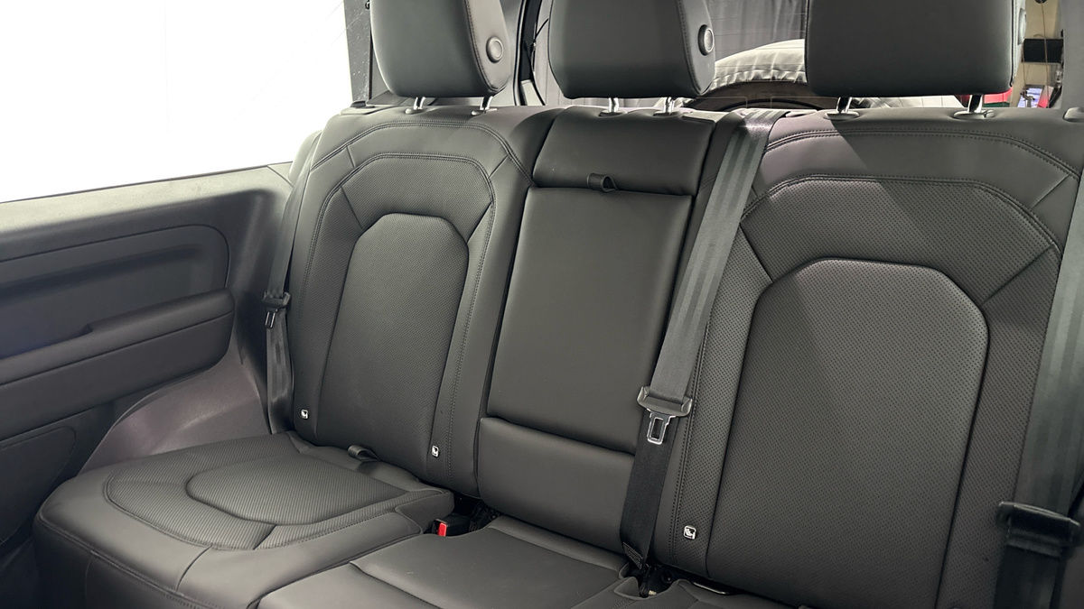 Land Rover Defender 90 Image 8