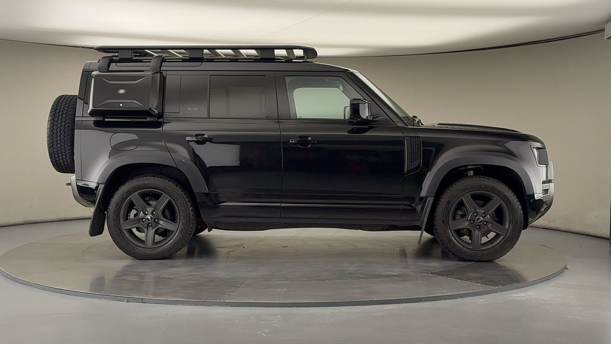 Land Rover Defender 110 Image 16