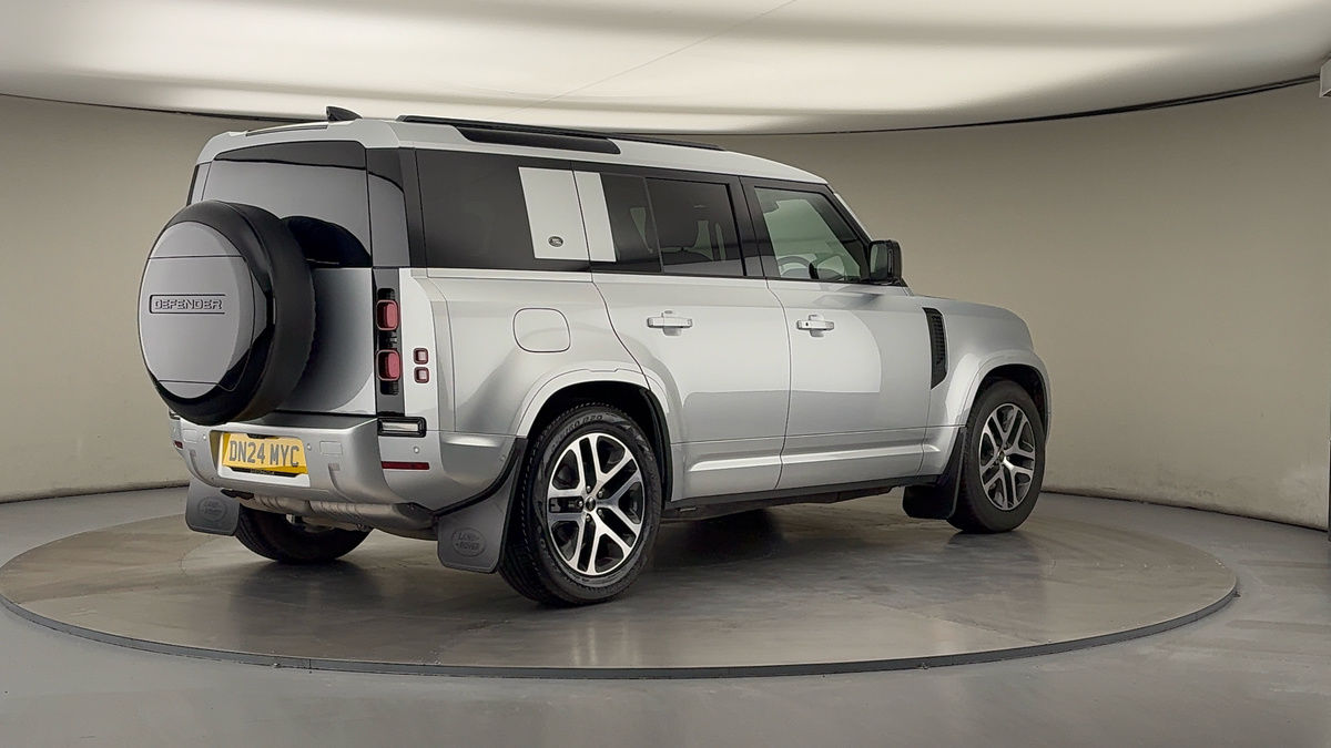 Land Rover Defender 110 Image 21