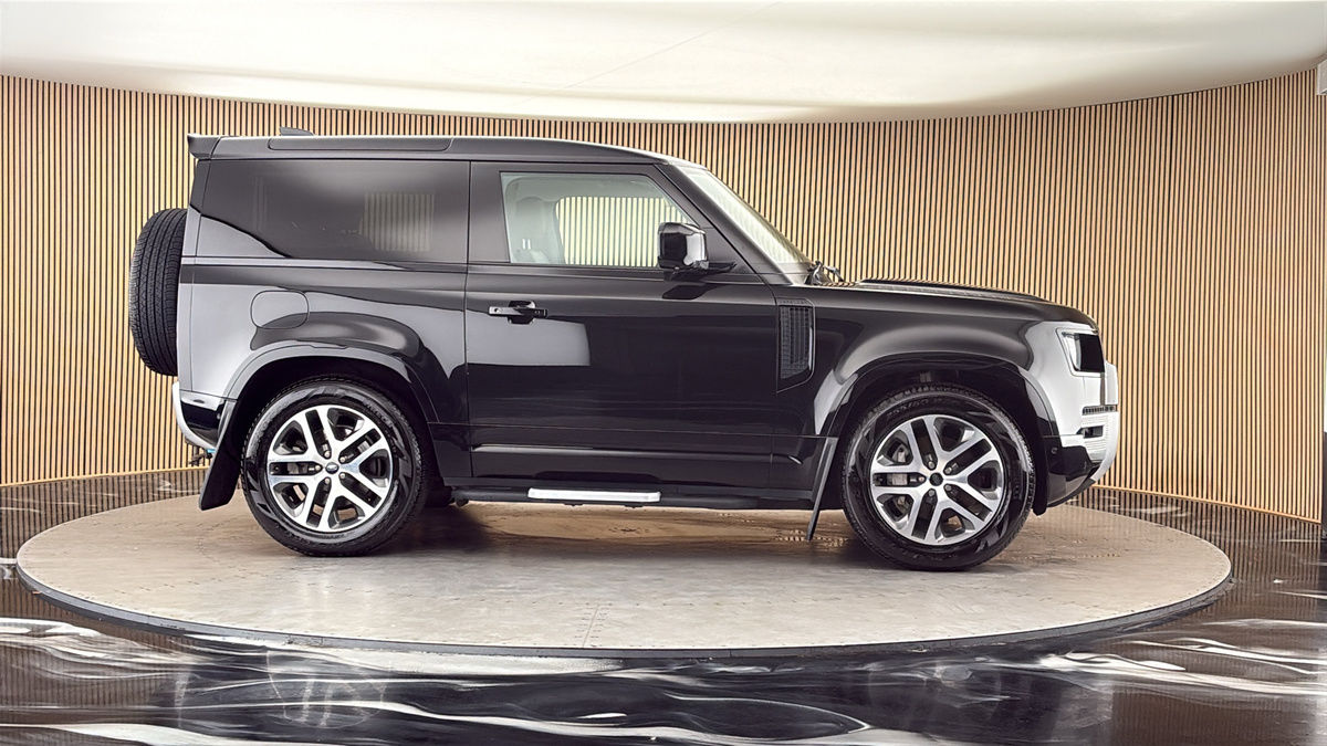 More views of Land Rover Defender 90