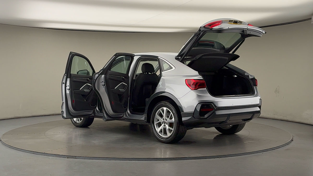 More views of Audi Q3