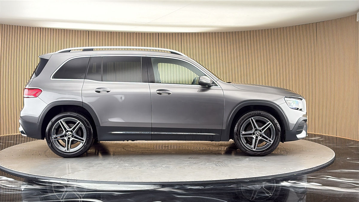 Mercedes-Benz GLB Image 16