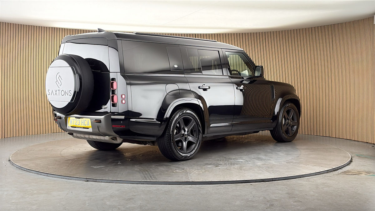 Land Rover Defender 130 Image 21