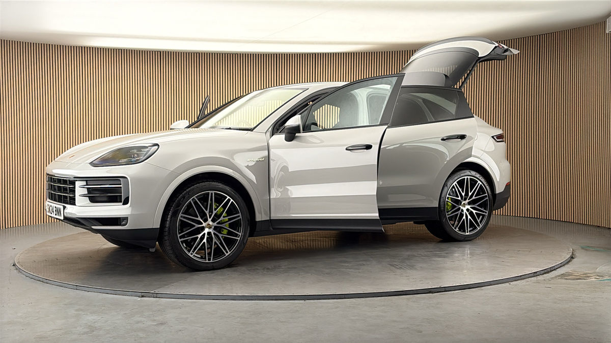More views of Porsche Cayenne