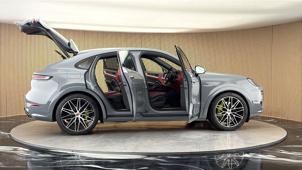 More views of Porsche Cayenne