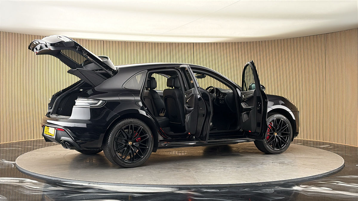 More views of Porsche Macan