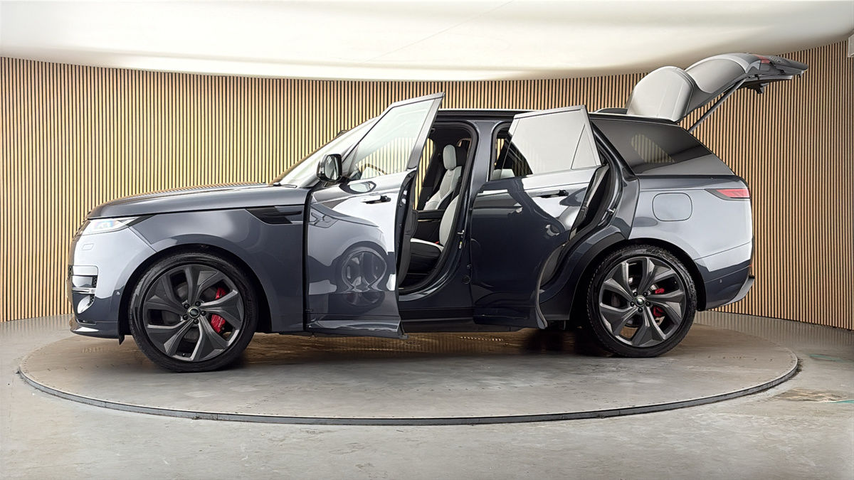 More views of Land Rover Range Rover Sport