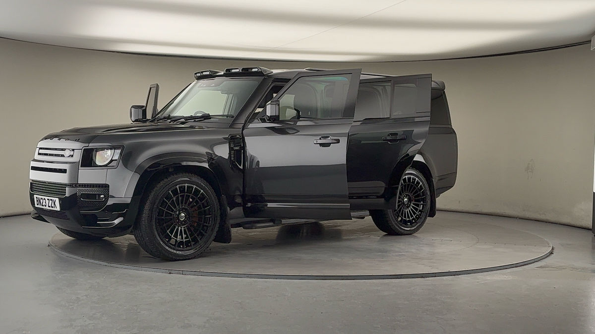 Land Rover Defender 130 Urban Image 22