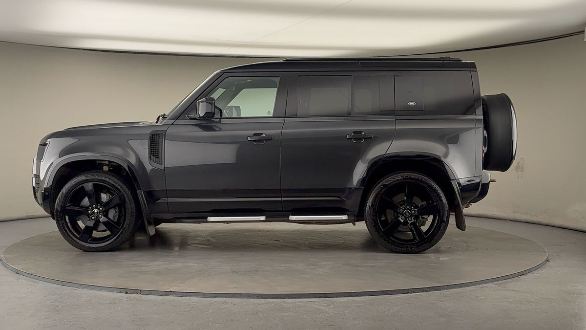 Land Rover Defender 110 Urban Image 36