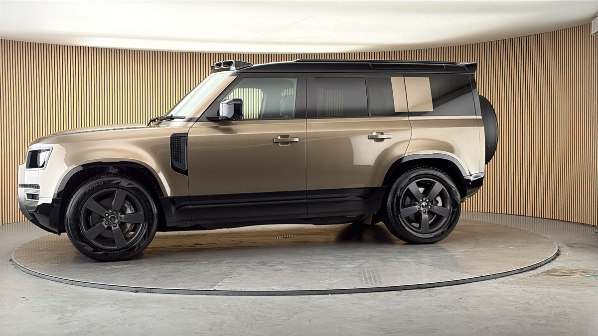 More views of Land Rover Defender 110