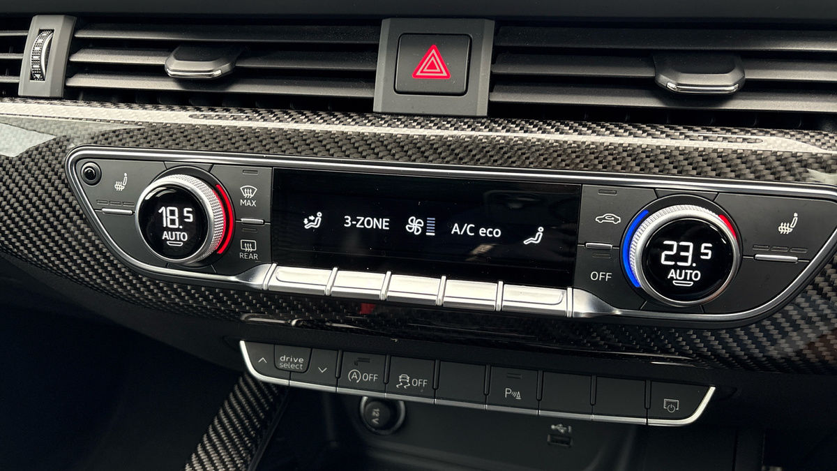 Audi RS4 Avant Image 25