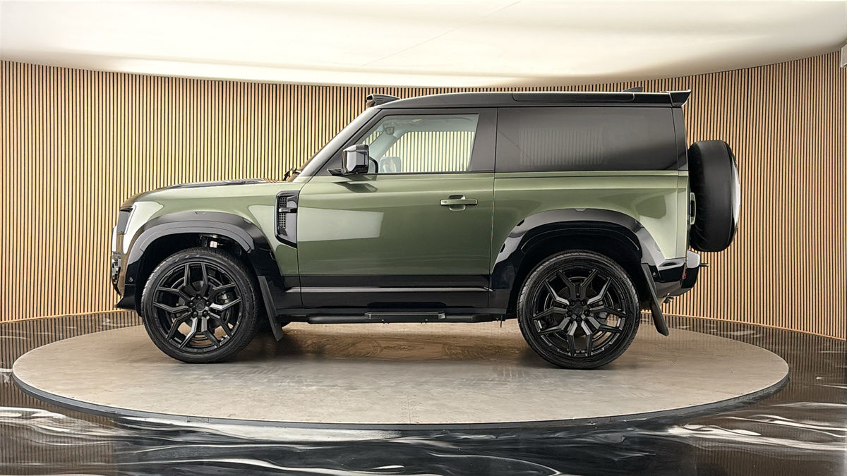 More views of Land Rover Defender 90