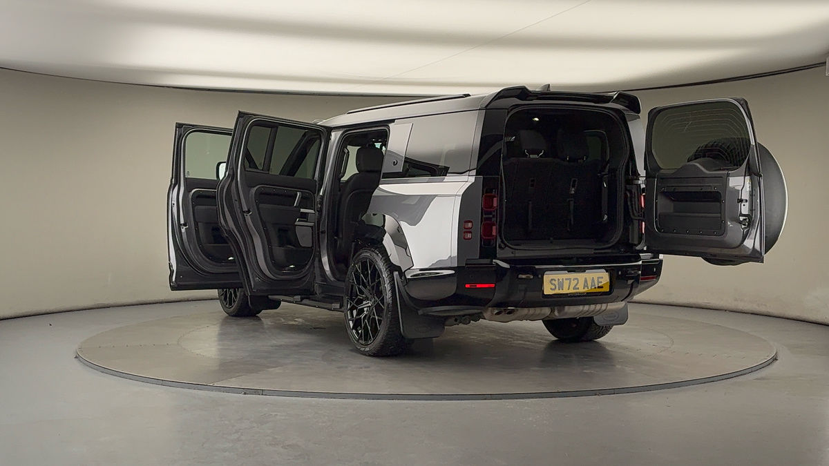 Land Rover Defender 130 Urban Image 23