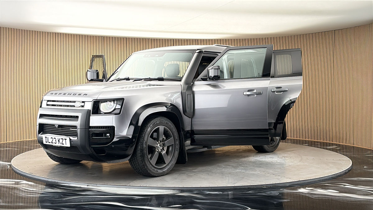 More views of Land Rover Defender 110