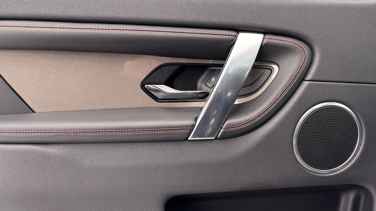 Land Rover Discovery Sport Image 19