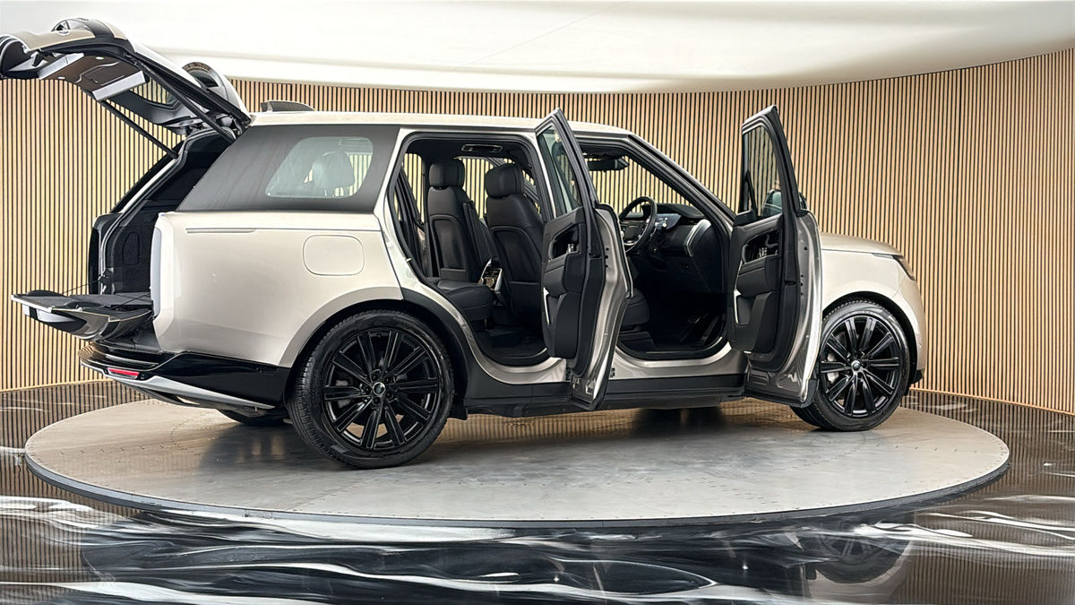 More views of Land Rover Range Rover
