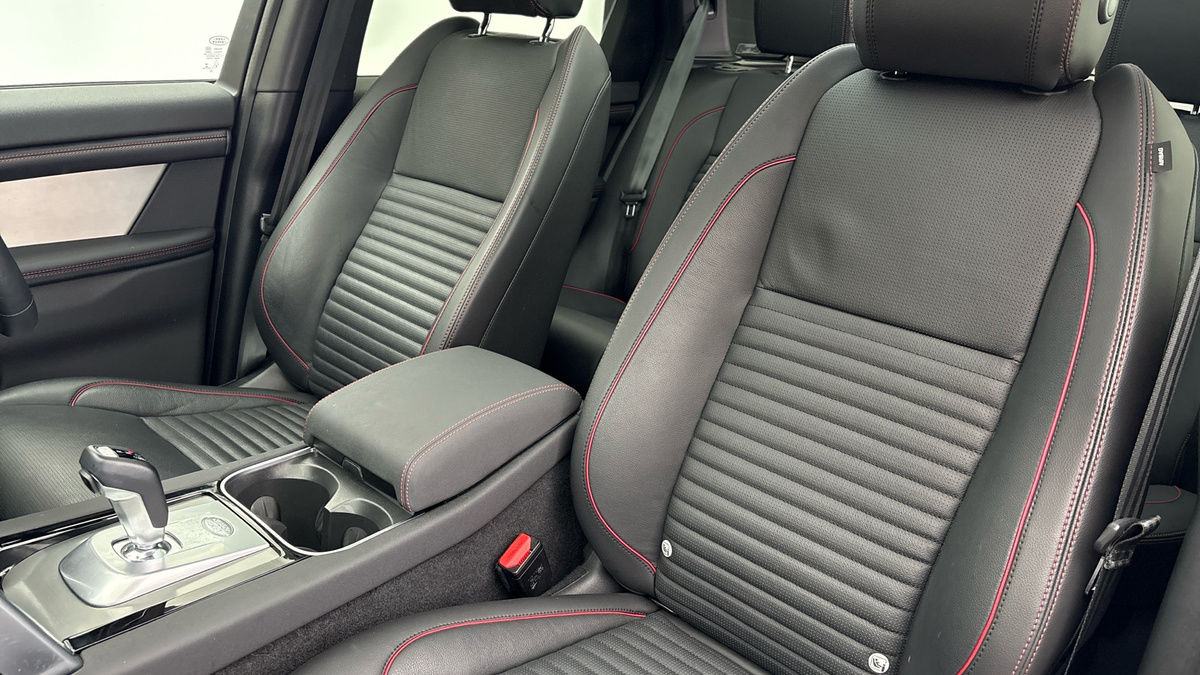 Land Rover Discovery Sport Image 7