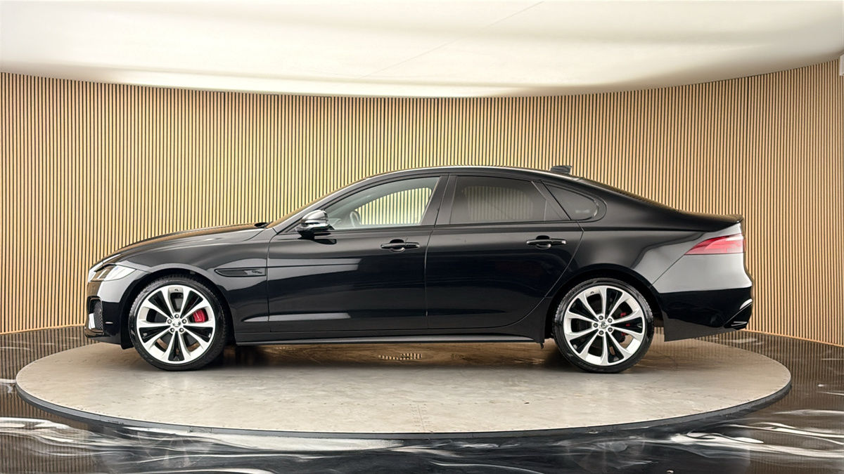 Jaguar XF Image 15