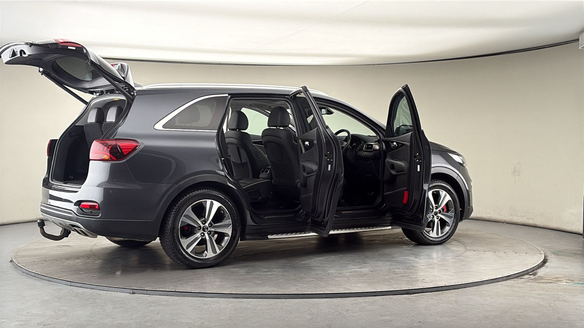 More views of Kia Sorento