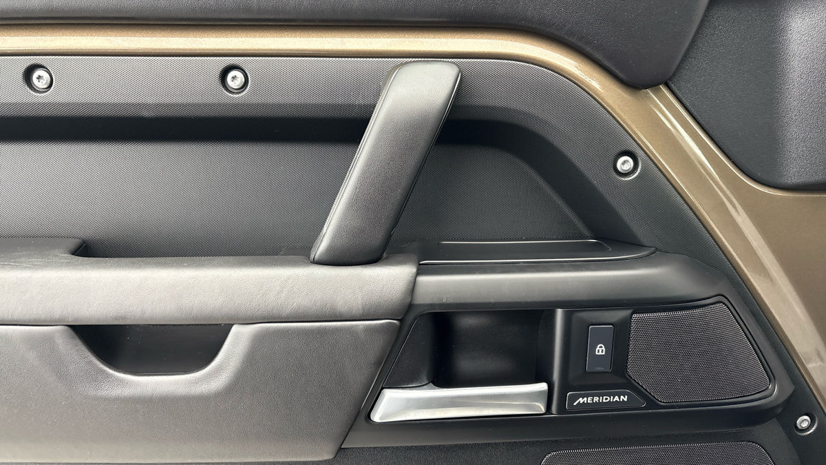 Land Rover Defender 90 Image 19