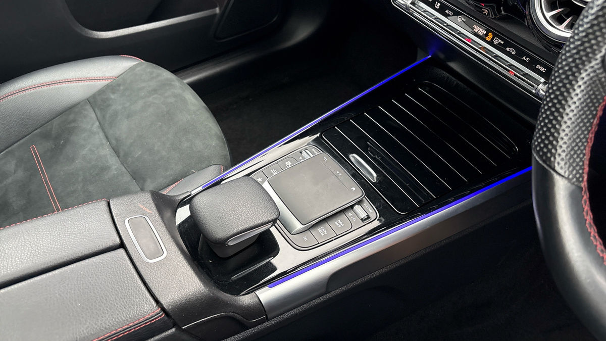 Mercedes-Benz GLB Image 18