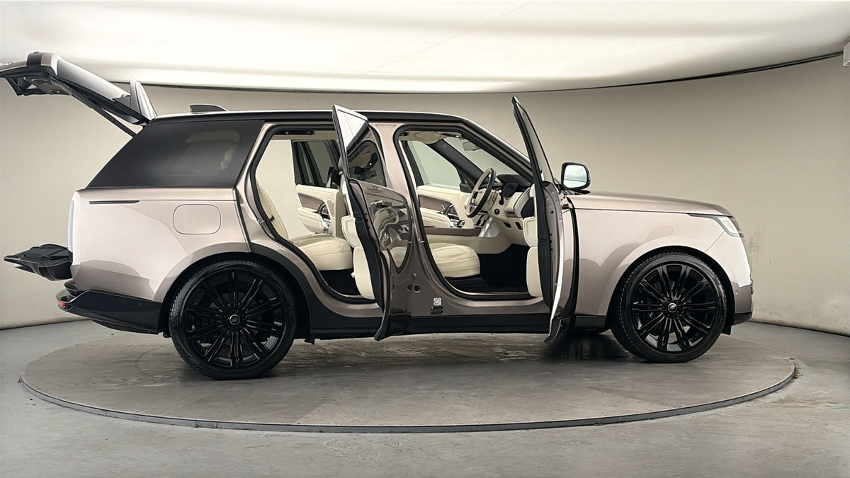 More views of Land Rover Range Rover