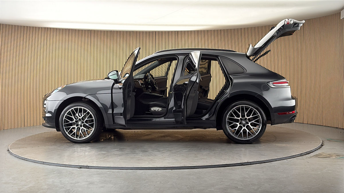 More views of Porsche Macan