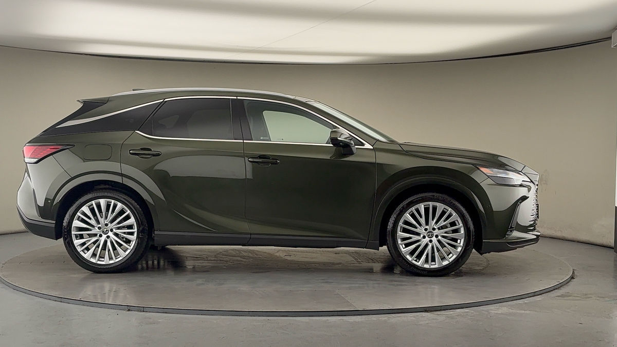 Lexus RX Image 16