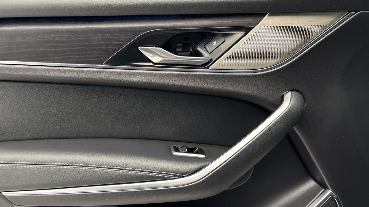 Jaguar F-PACE Image 19