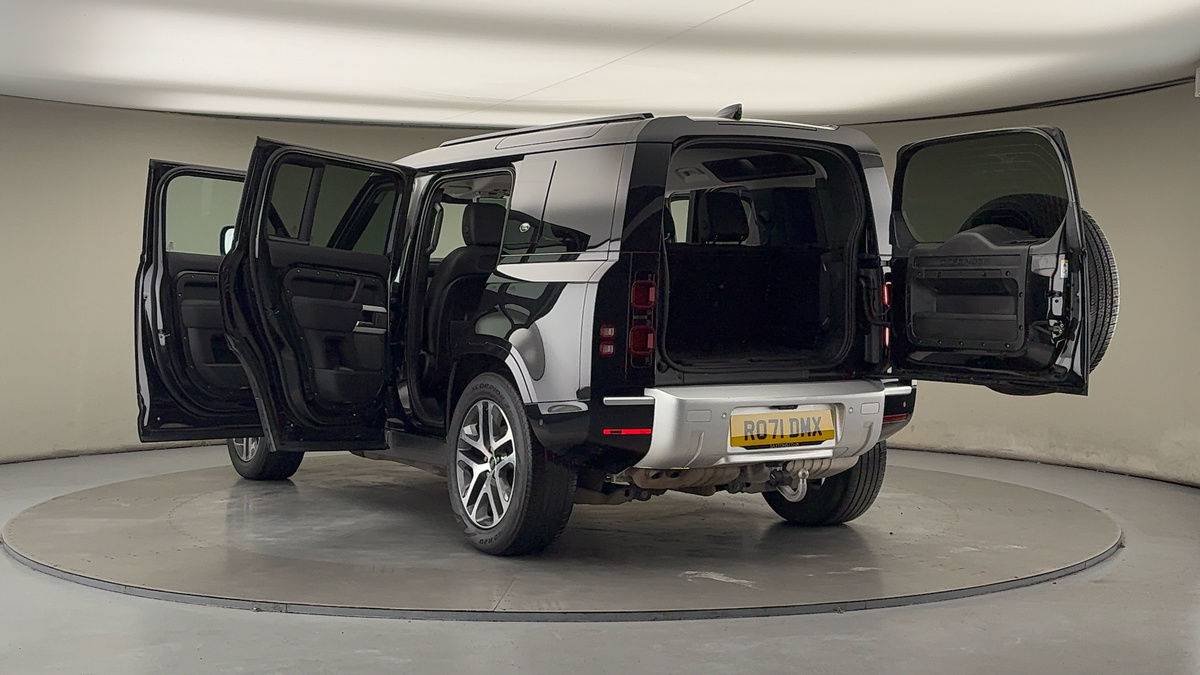 Land Rover Defender 110 Image 23