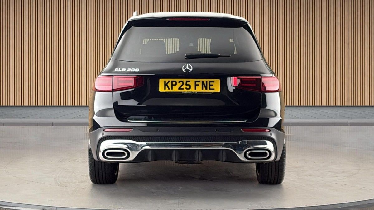 Mercedes-Benz GLB Image 4
