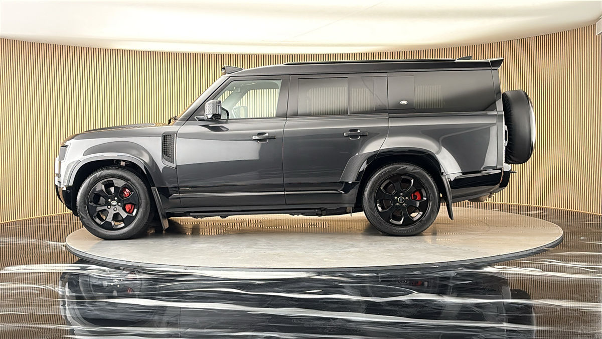 Land Rover Defender 130 Image 15