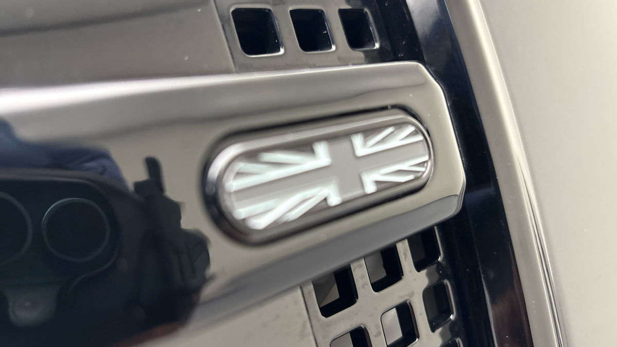 Land Rover Defender 130 Urban Image 27