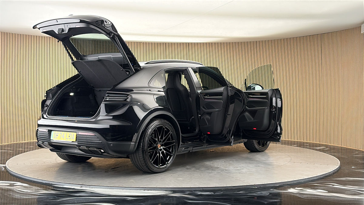More views of Porsche Macan