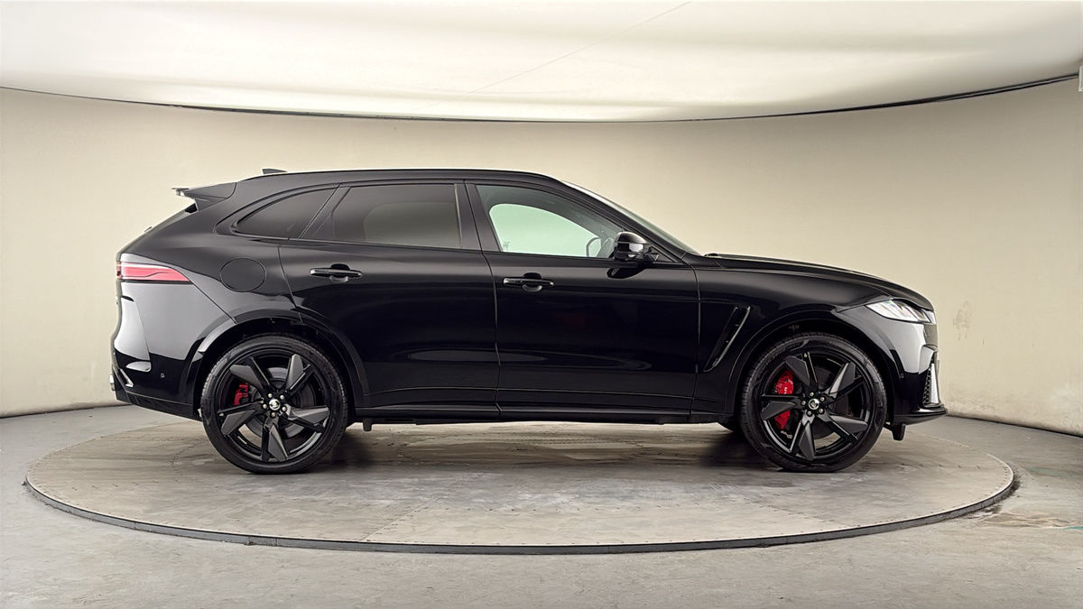 Jaguar F-PACE Image 16