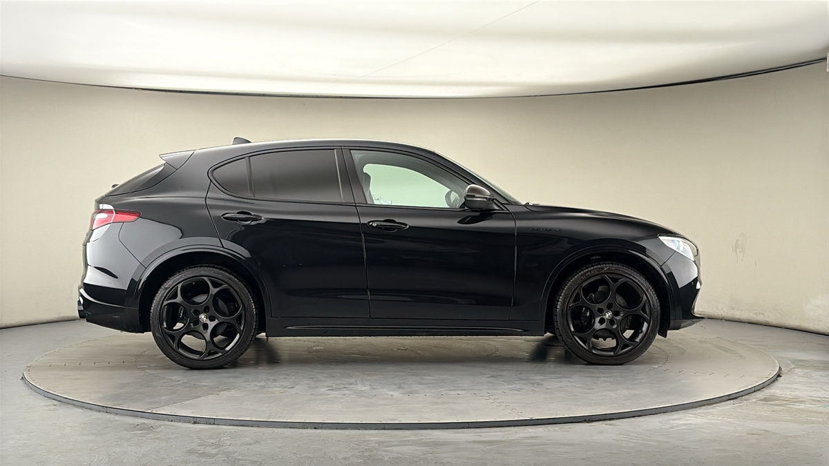 Alfa Romeo Stelvio Image 16
