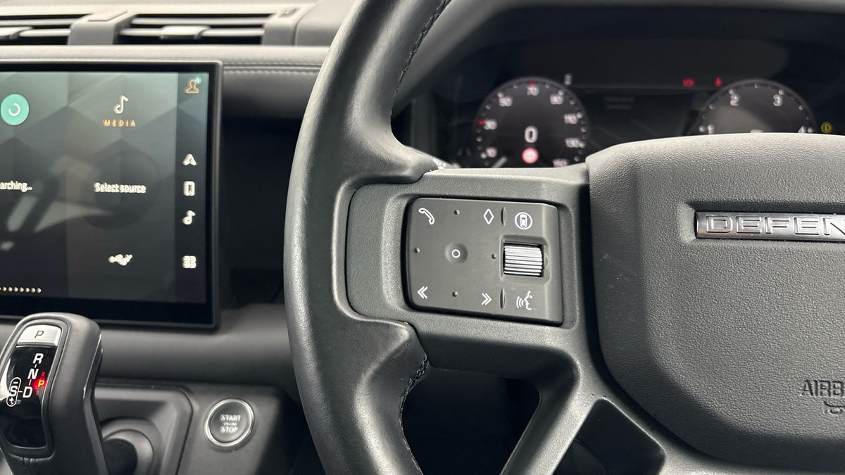 Land Rover Defender 110 Image 13