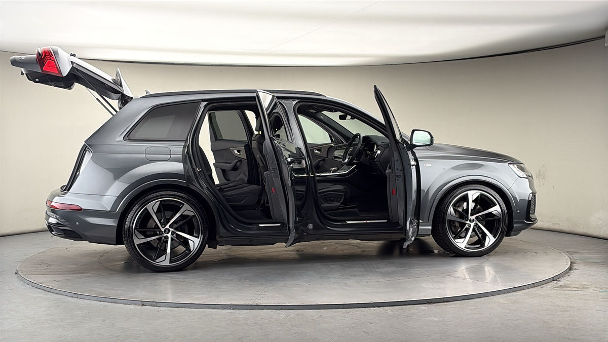 More views of Audi Q7