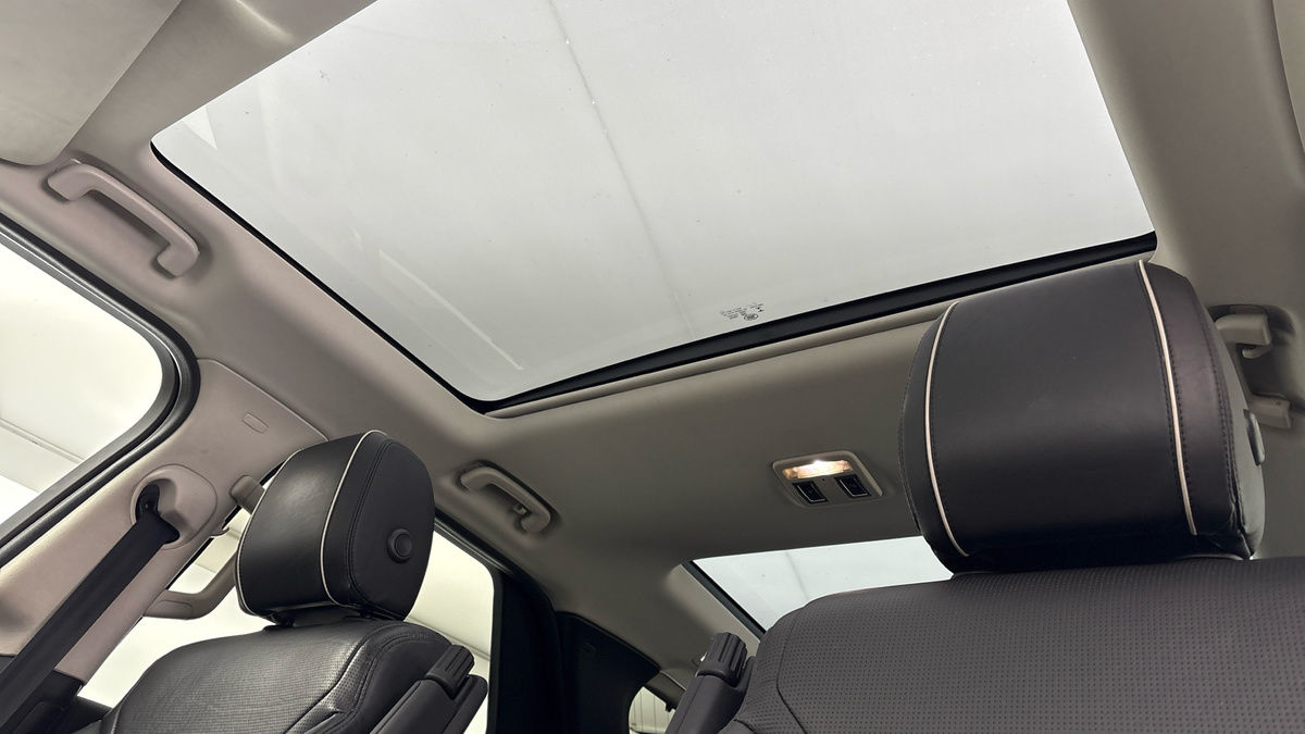 Land Rover Discovery Image 6