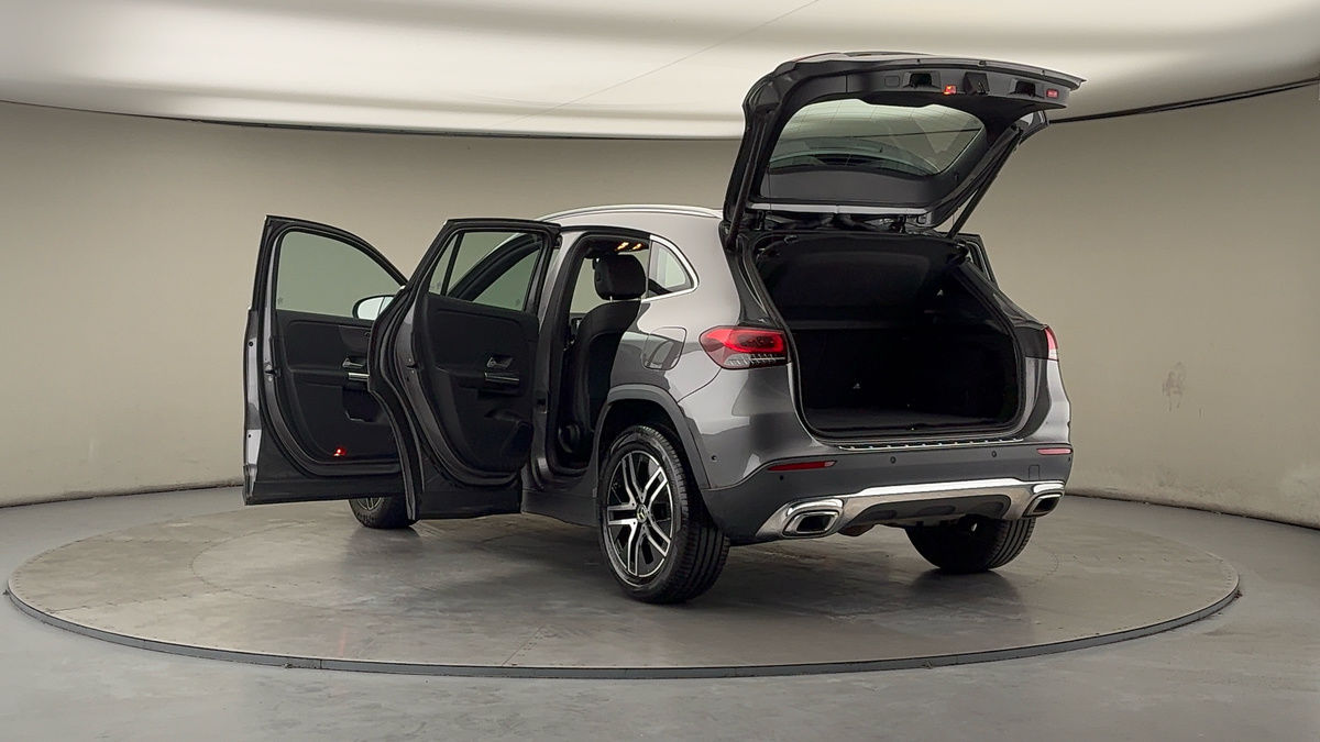 Mercedes-Benz GLA Image 23