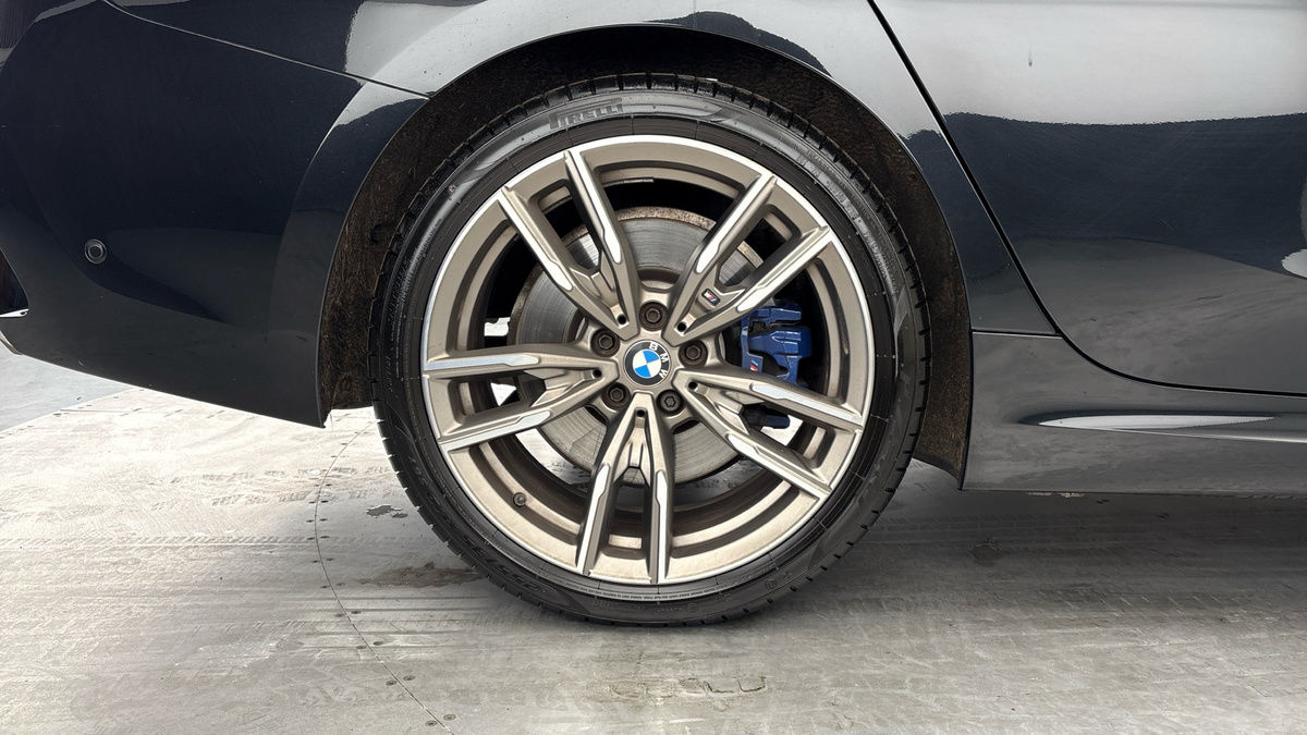 BMW 3 Series Image 10