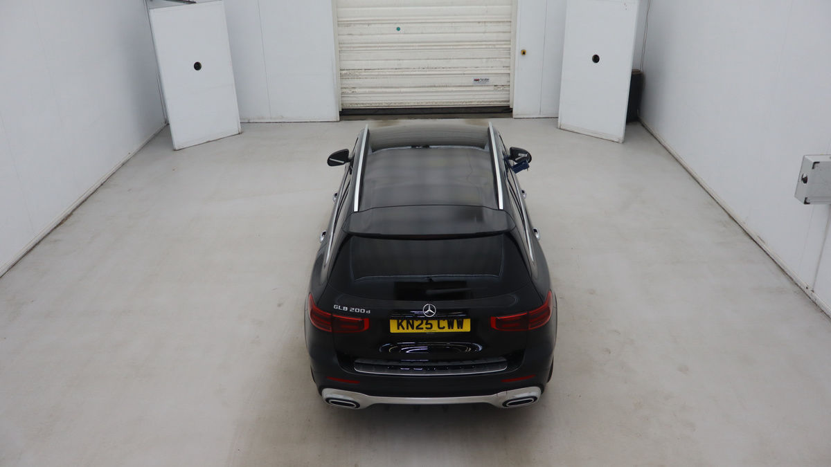 Mercedes-Benz GLB Image 8