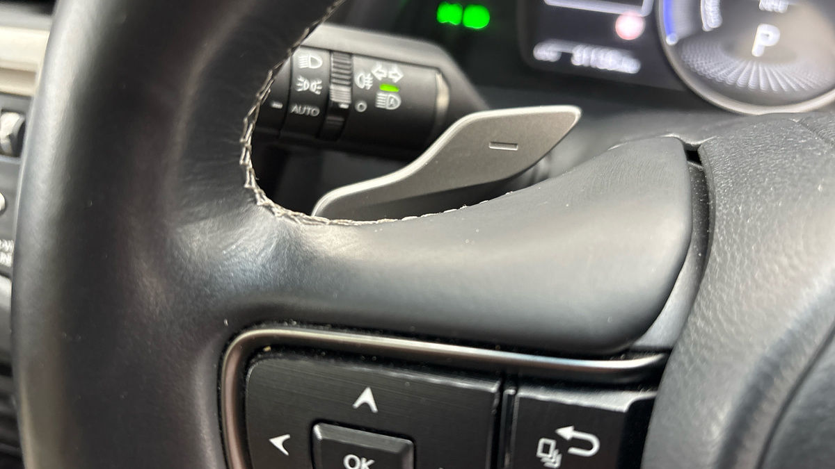 Lexus ES Image 36