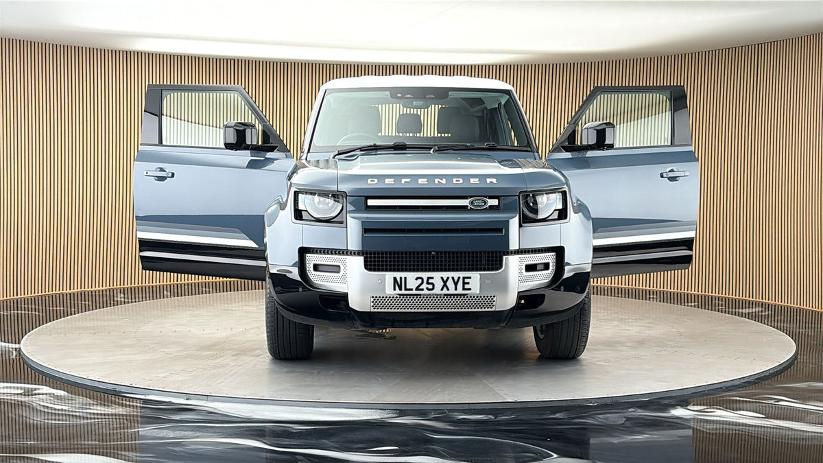 More views of Land Rover Defender 90