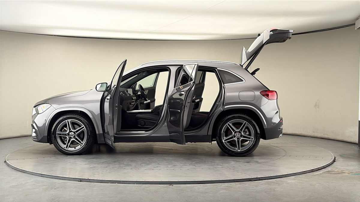 More views of Mercedes-Benz GLA