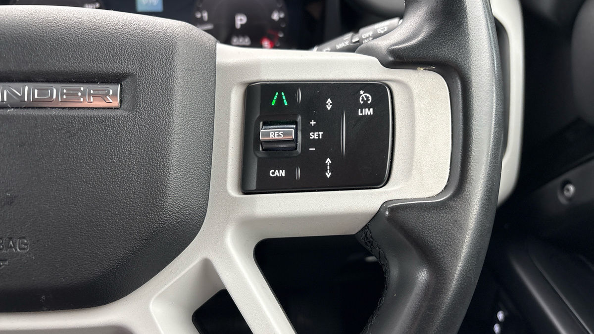 Land Rover Defender 110 Image 14