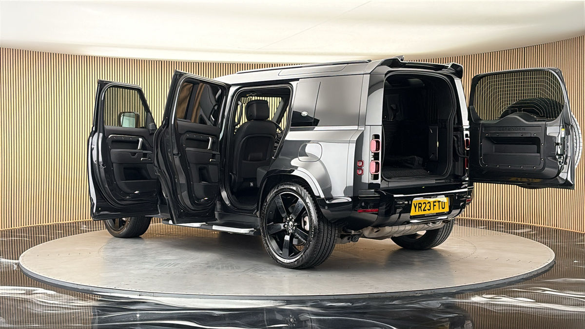 More views of Land Rover Defender 110